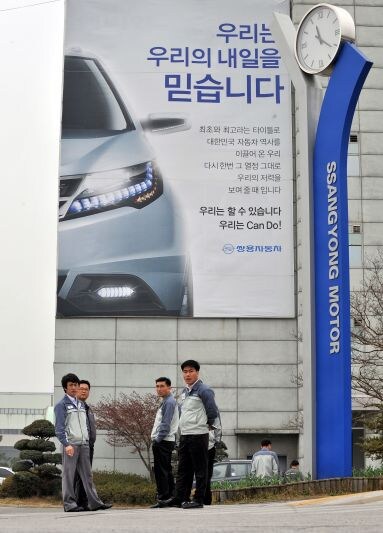 Werknemers bij SsangYong-fabriek