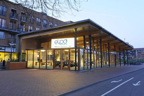 Eerste puur groene autodealer opent z'n deuren