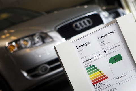 Nederlandse autoverkopen in mei 32% onderuit
