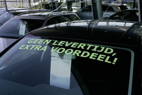 Autoverkoop ook in oktober fors gedaald