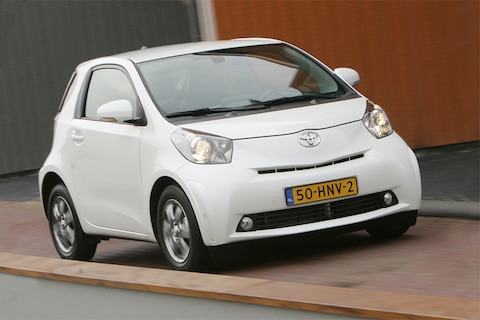 Toyota iQ 1.0 VVT-i Aspiration (2009)