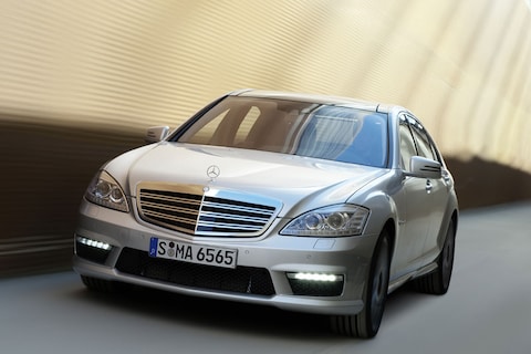 Mercedes AMG-limo's weer op scherp