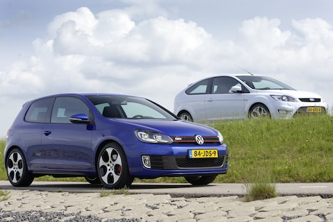 Volkswagen Golf GTI - Ford Focus ST