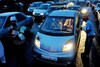 Eerste drieTata's  Nano afgeleverd | Foto: ANP/EPA