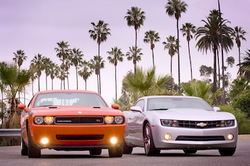 Dodge Challenger R/T-Chevrolet Camaro LT