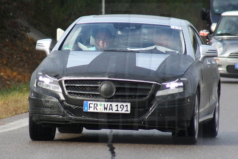 Mercedes CLS schudt deel camouflage af
