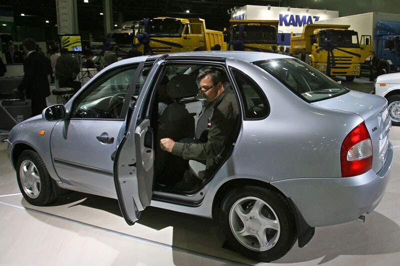 Lada Kalina op de Autoshow van Moskou | ANP/AFP