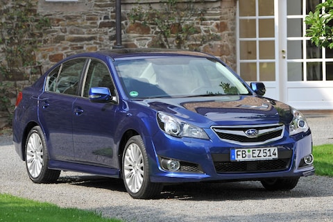 Subaru Legacy sedan geprijsd 