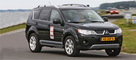 Mitsubishi Outlander 2.4 4WD Instyle (2009)