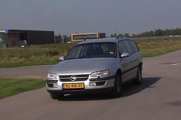 Klokje rond Opel Omega