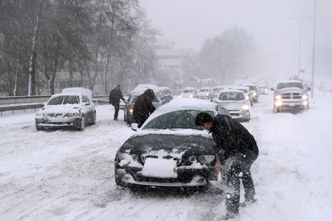 Fotoshow: auto's in de sneeuw
