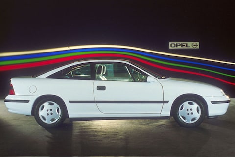 "Opel Astra driedeurs gaat eigen weg"