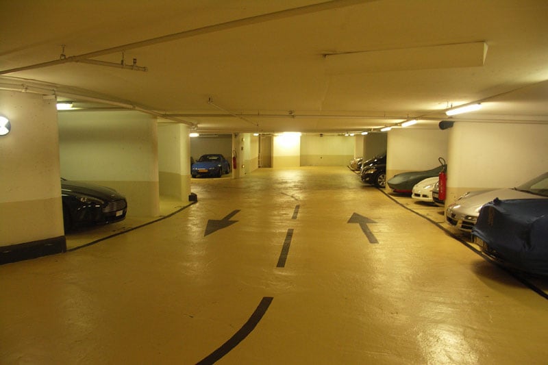 Mazda MX-5 in parkeergarage in Monaco