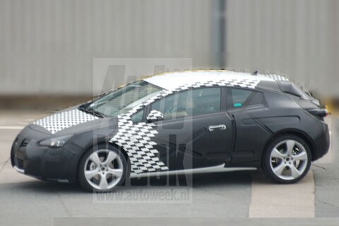 Opel Astra Sportcoupé laat meer zien