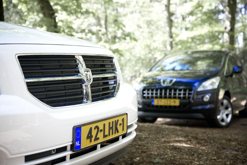 Dodge Caliber 2.0 Sport-Peugeot 3008 1.6 VTi