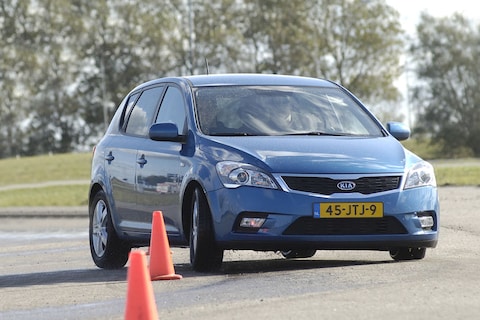 Kia Ceed 1.6 CVVT X-tra (2010)