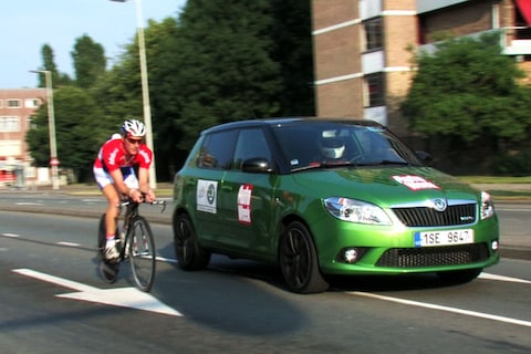 Tour-proloog: Fabia RS vs wielrenner