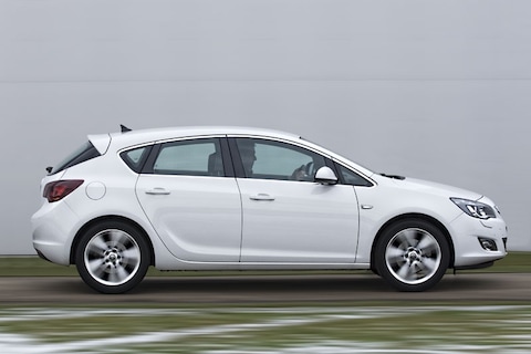 Opel Astra 1.6 Turbo Sport (2010) - Test