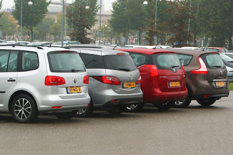 Mazda 5 - Peugeot 5008 - Renault Grand Scénic - Volkswagen Touran