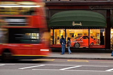 Aston Martin Cygnet bij Harrods