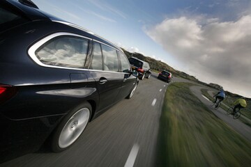 BMW 520d Touring/Mercedes-Benz E 220 CDI Estate/Vo