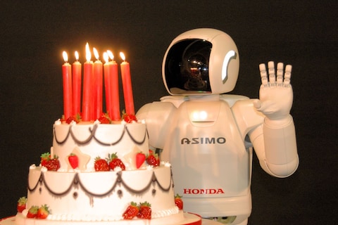 Hoezee! Asimo is 10 jaar