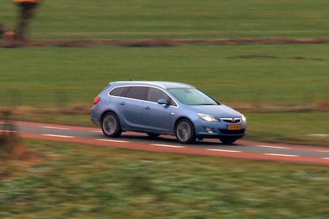 Opel Astra Sports Tourer (2011) - Test