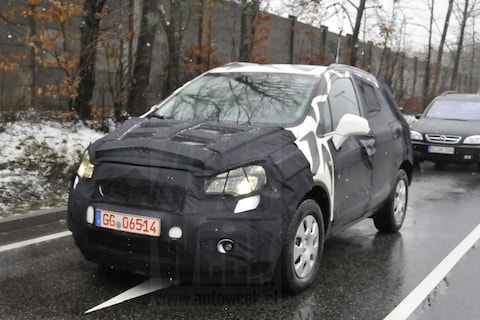 Opel test met compacte SUV