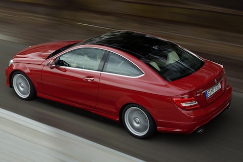 Mercedes C-klasse Coupé geeft zich bloot
