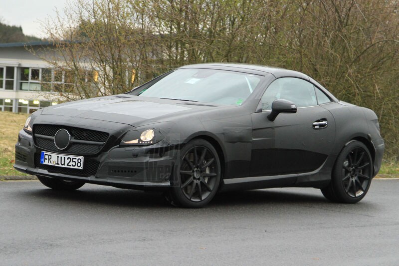 Mercedes SLK rolt met spierballen - AutoWeek