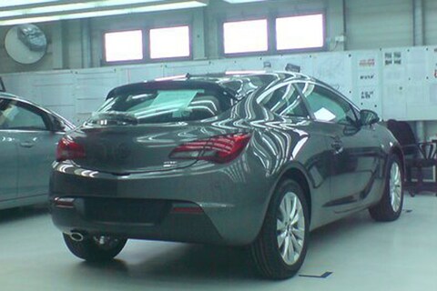Opel Astra GTC duikt voortijdig op