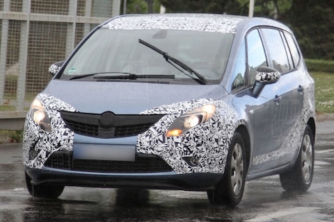 Opel Zafira C bijna uitgebroed