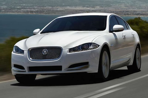Jaguar XF facelift speelt leentjebuur bij XJ