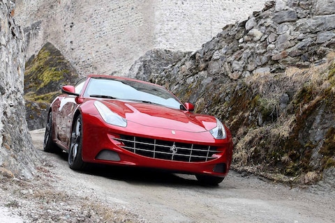 In volle glorie: Ferrari FF in de Dolomieten