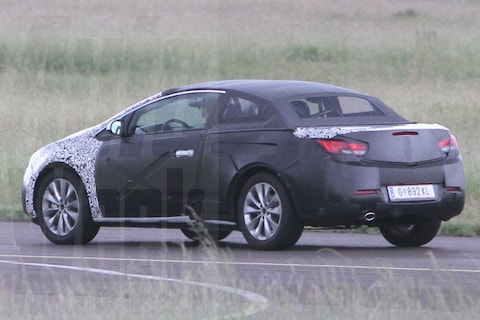 Opel Astra cabrio op gevoelige plaat!