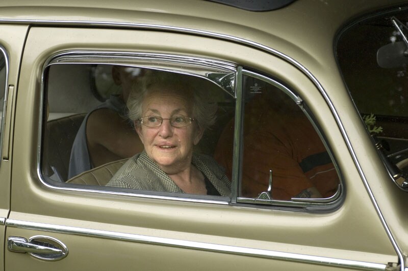 Oud omaatje in auto (foto: ANP)