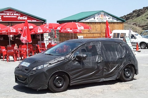 Lezer betrapt Peugeot 208 tijdens testwerk