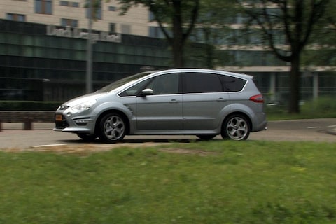 Ford S-MAX 2.2 TDCi (2011) - Test