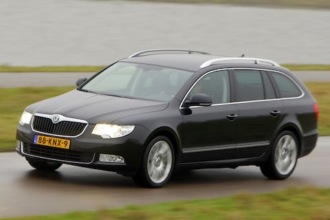 Skoda Superb Combi 2.0 TDI 140 pk Elegance (2010)