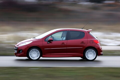 Peugeot 207 Féline 1.6 THP (2010)