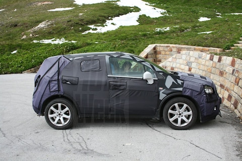 Opel Corsa SUV meermaals gespot door lezers
