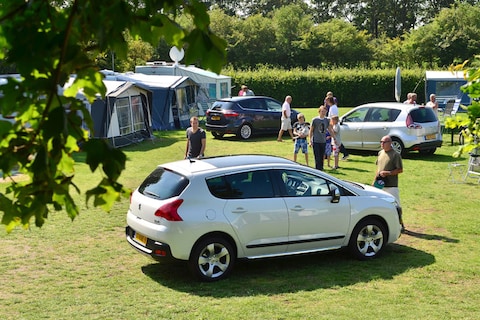 Peugeot 3008 2.0 HDiF - Ford C-Max 2.0 TDCi - Renault Scénic 130 dCi