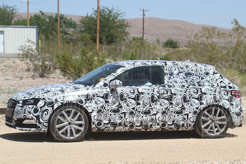 Audi S3 warmt op in Death Valley