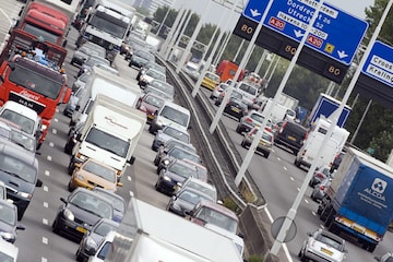 Vrachtwagens in de file | Foto: ANP