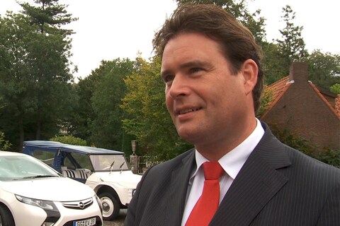 Staatssecretaris Weekers rijdt Ampera en Audi R8