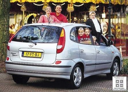 Nissan Almera Tino in de prijzen