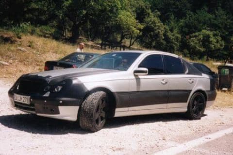 Mercedes E-klasse betrapt