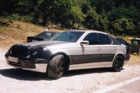 Mercedes E-klasse betrapt