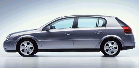 Eerste beelden Opel Signum