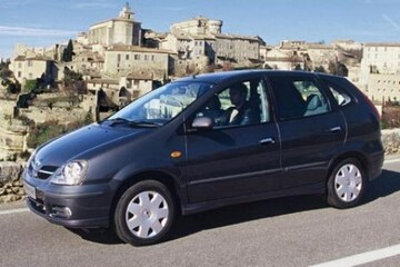 Nissan Almera TIno